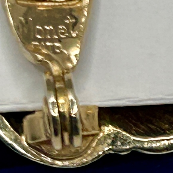 Monet Vintage 10k Gold Textured Shell Clip On Earrings - Picture 2 of 13